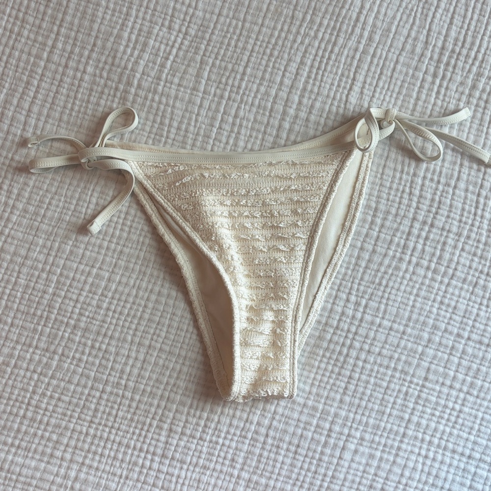 NWOT Cream Ruffle Bikini Set - Picture 2 of 7